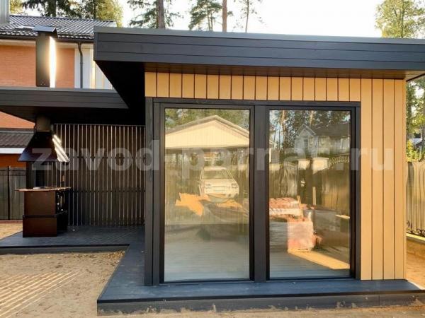 Угловой летний дом, с панорамным остеклением, с террасой под навесом и барбекю